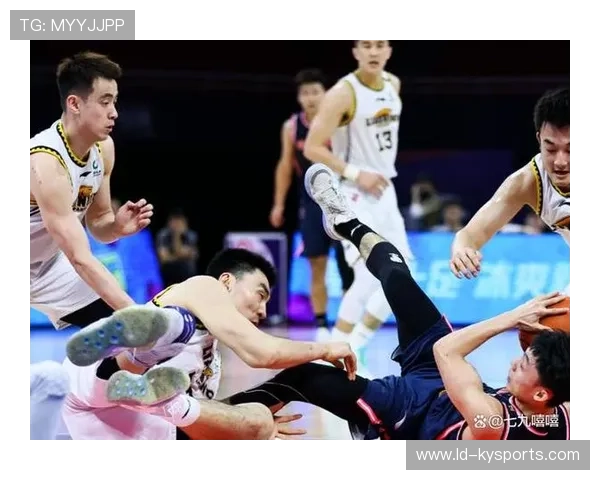 多面手风采：篮球场上的全能战士，多样篮球